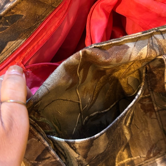 Cabela's Camouflage Shoulder Bag - Picture 6 of 6